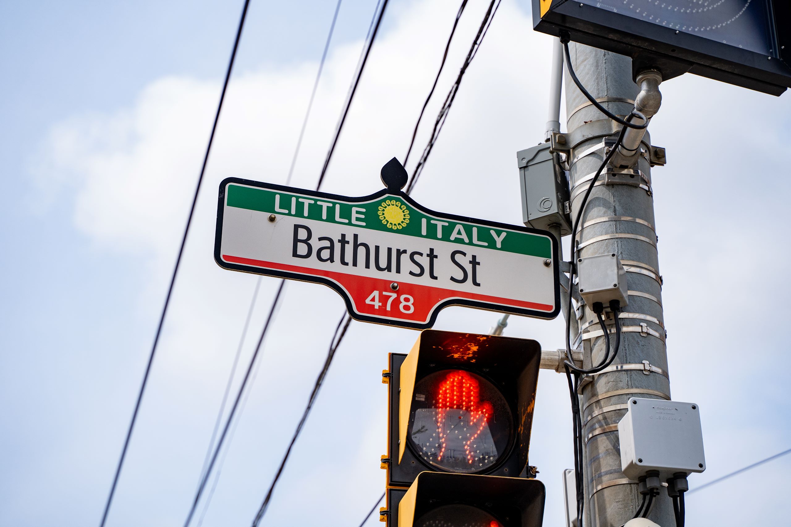 Find the perfect Ontario neighbourhood that fits your lifestyle. Explore factors like commute, cost of living, safety, and amenities to make the best choice.